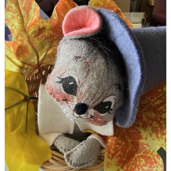 ANNALEE Doll 7" Pilgrim Mouse in Cornucopia #3172 Thanksgiving Mouse peeks Out - Picture 1 of 5